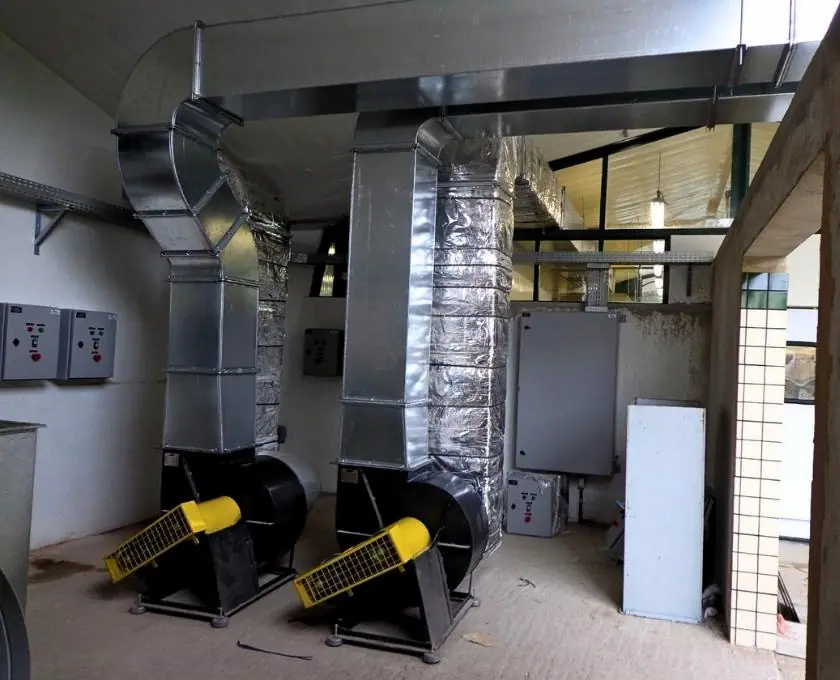 Projeto de captação de vapores e calor em cozinha industrial executado pela Art Coifas